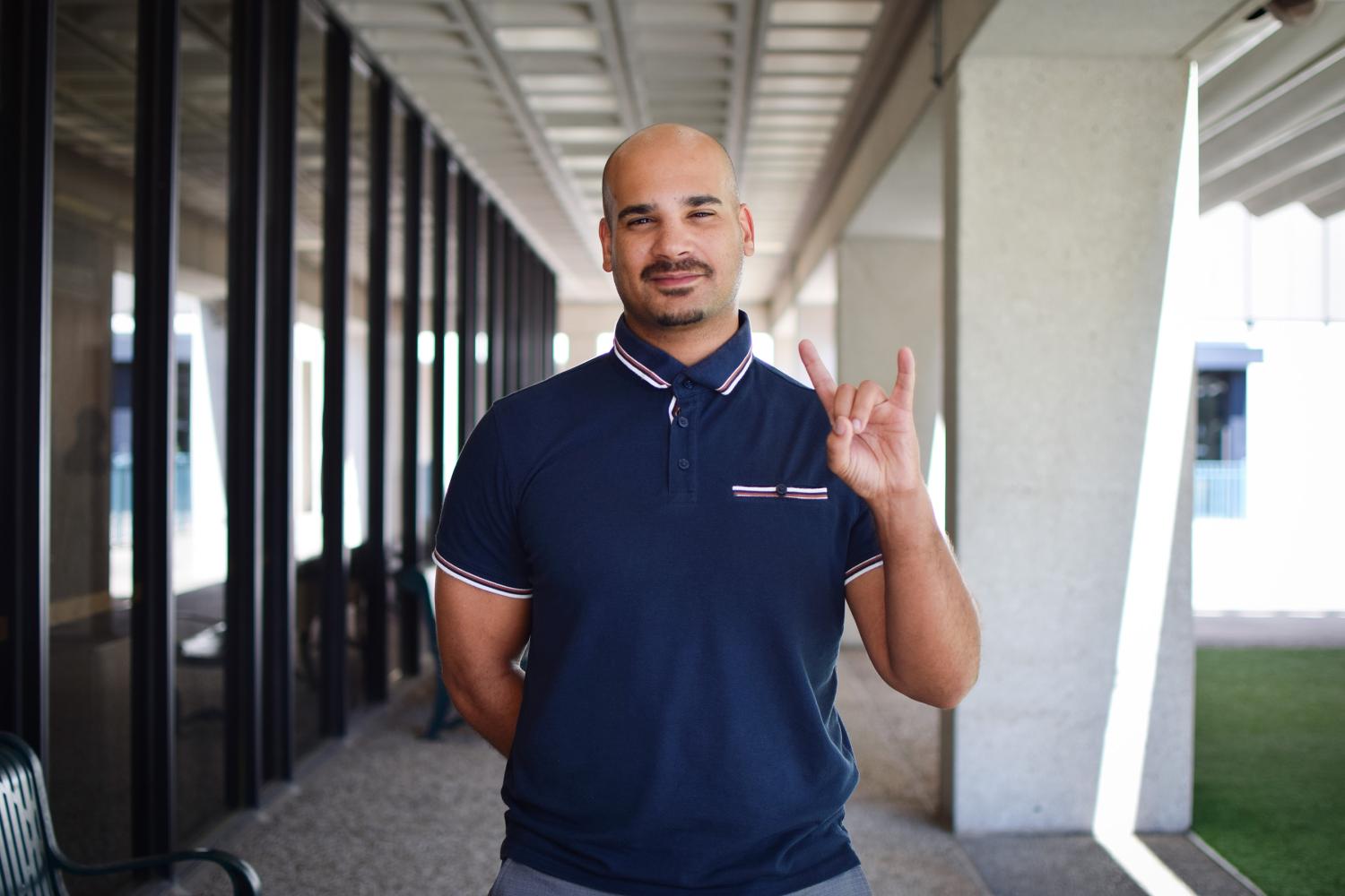 Jordan Knul holding the Hook 'em, Horns hand signal